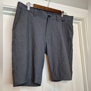 Travis Mathew Men's Gray Shorts - Size 34